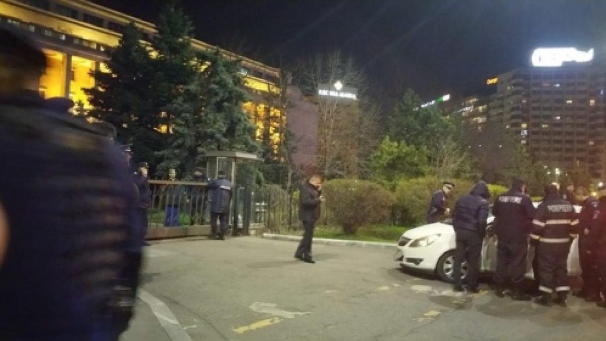 masina_poarta_guvernului_65820300