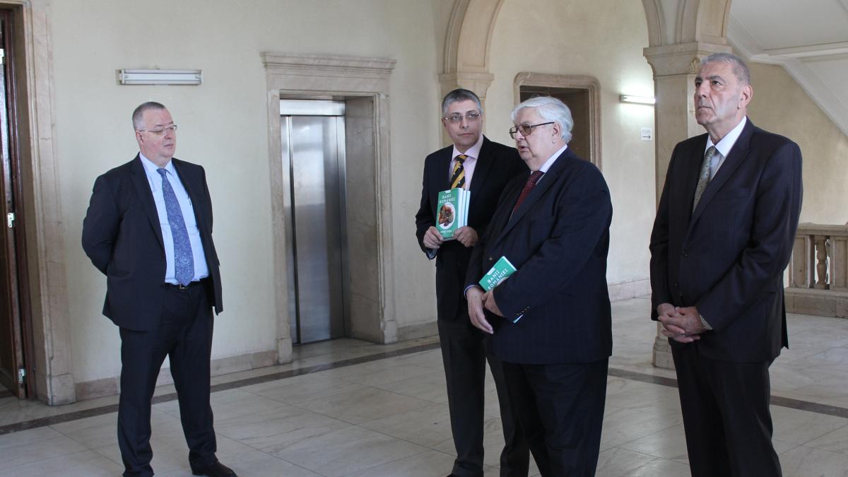 banii romaniei co ea asistam la o manipulare foarte serioasa