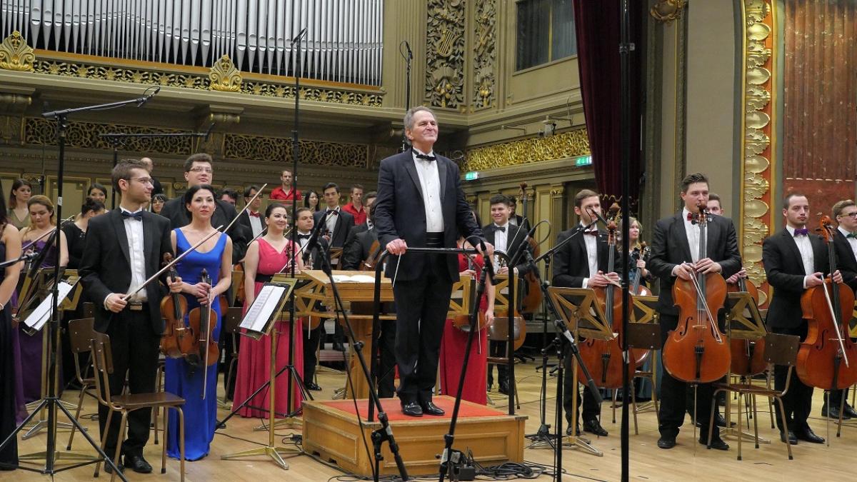 cristian_mandeal_si_orchestra___romana_de_tineret__foto_virgil_oprina_76677400