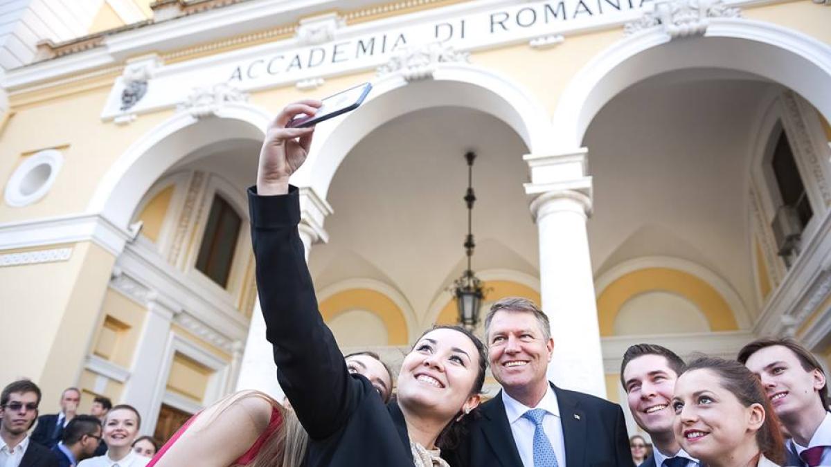 klaus_iohannis_selfie_roma_73757300