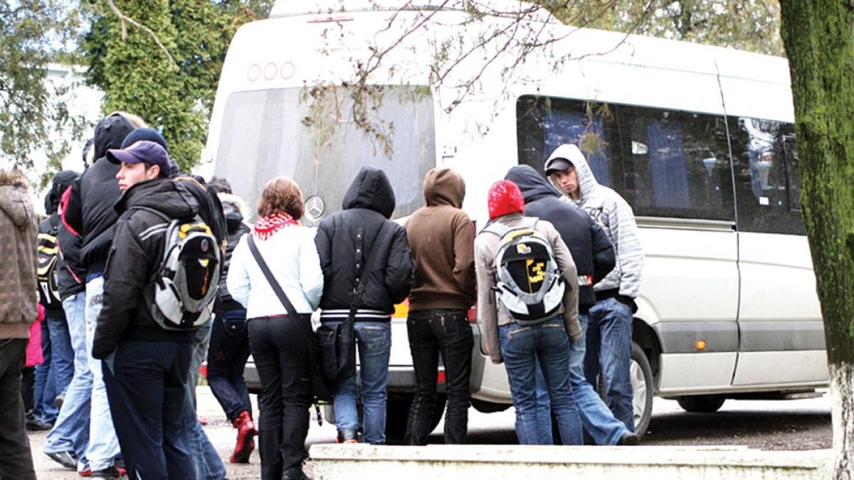 elevi_navetisti_64546500