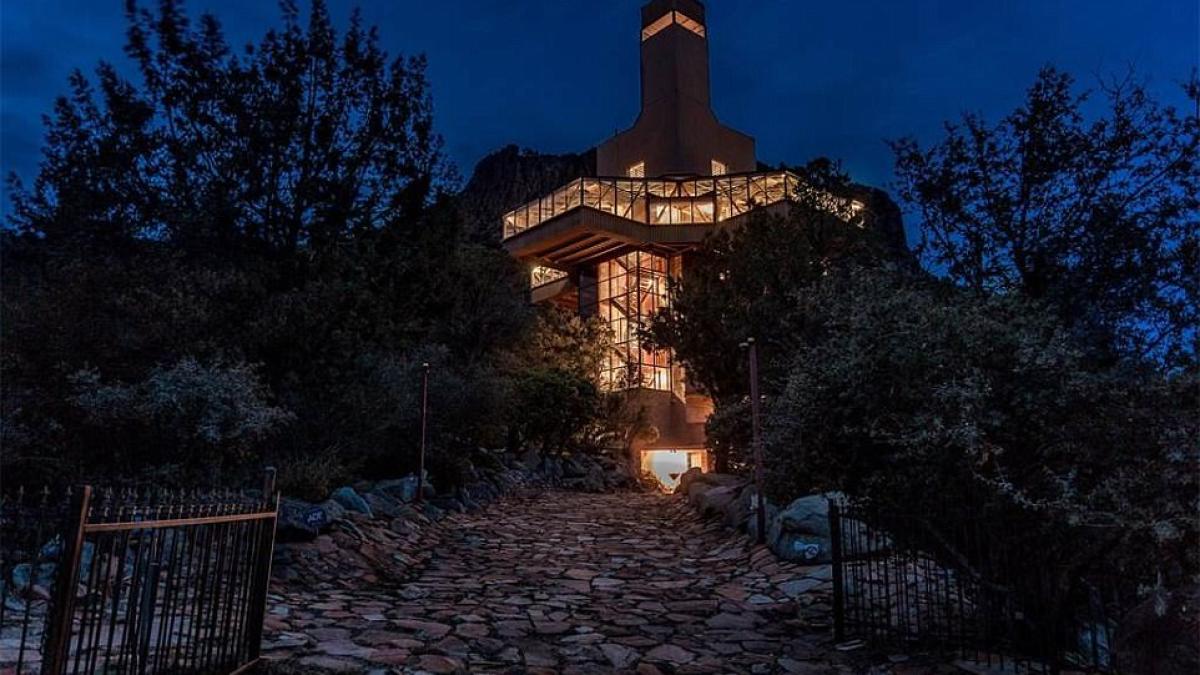 worlds_tallest_house_26662000