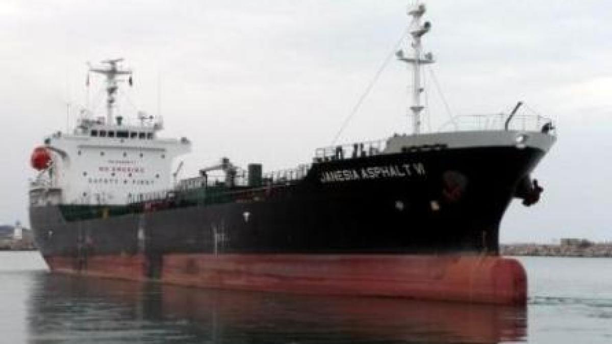 mangalia_o_nava_comerciala_a_esuat_la_intrarea_in_port_18387033_32879800