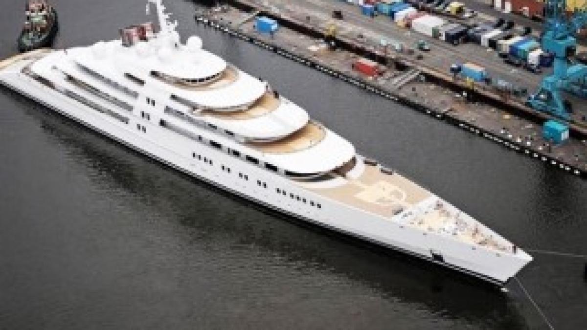 Azzam-cel-mai-mare-iaht-de-lux-din-lume