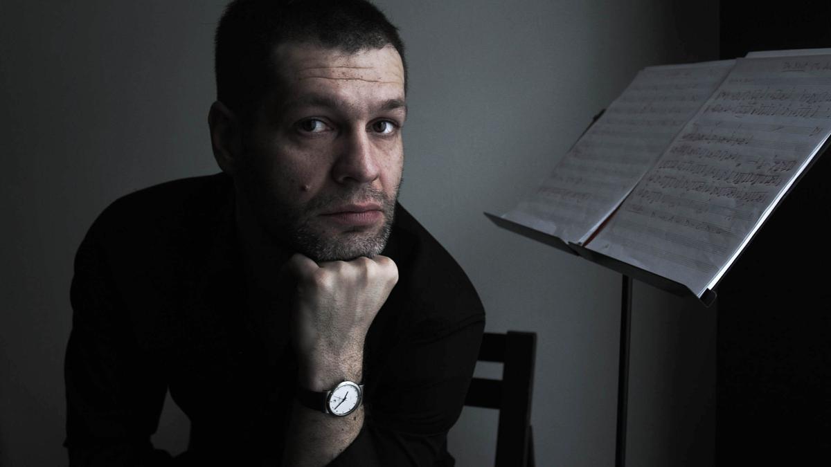 lucian_ban_press2__02188200