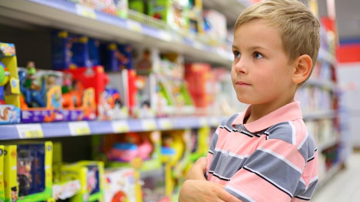 copil_jucarii_95899900