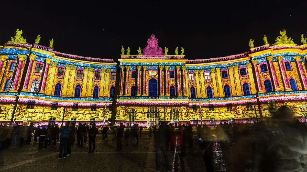 artistic_projection_09692200