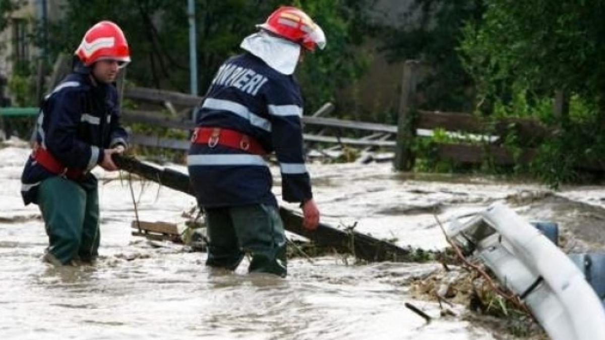 pompieri_inundatii_suceava_91939500_45853300