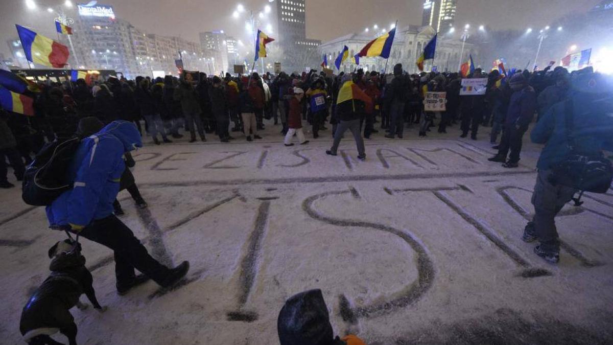 protest_rezist_sondaj_avangarde_dcnews_89958600