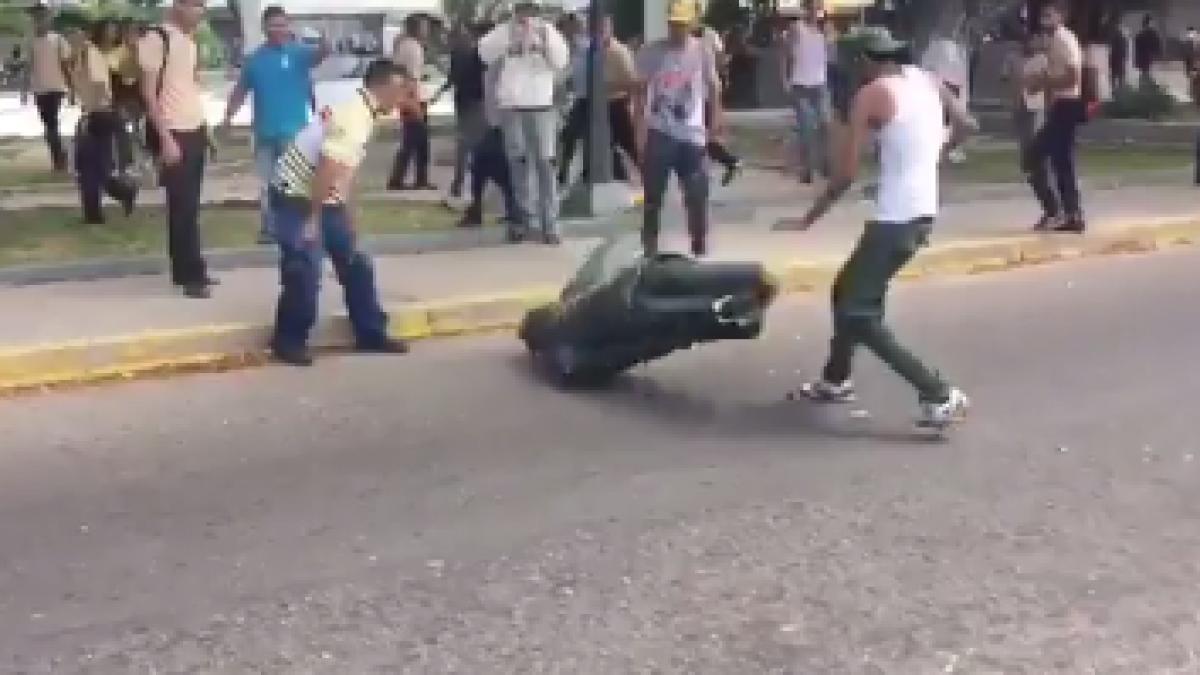 statuie_hugo_chavez_24203000