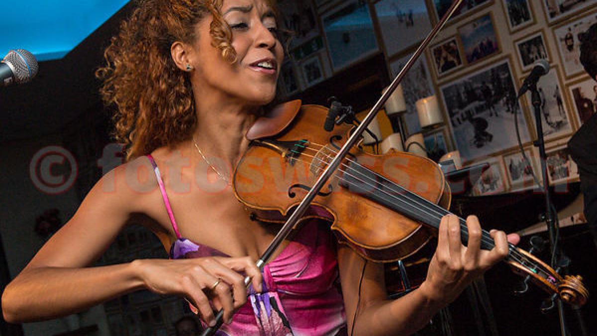 yilian_canizares_70528700