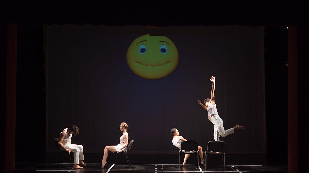1_emojiplay_un_spectacol_de_teatru_coregrafic_de_gigi_caciuleanu1_74880500