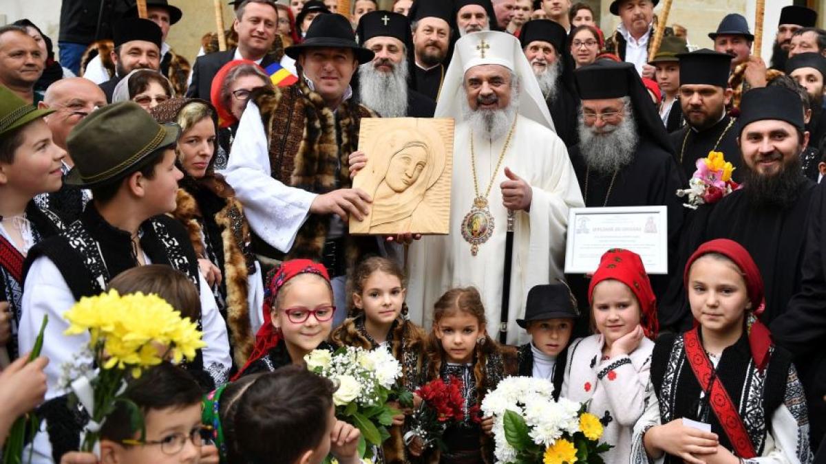 patriarhul daniel la putna la canonizarea sfin ilor putneni video