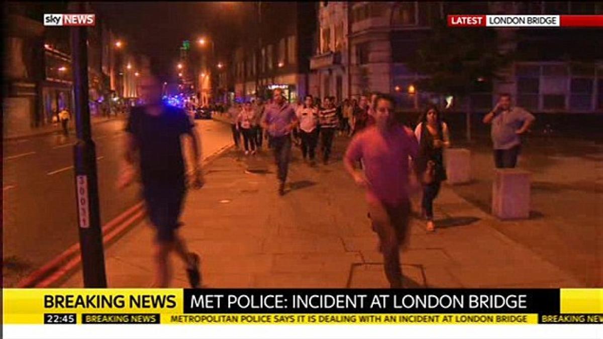 atacuri teroriste la londra ase morti 20 de raniti trei suspecti impuscati mortal video