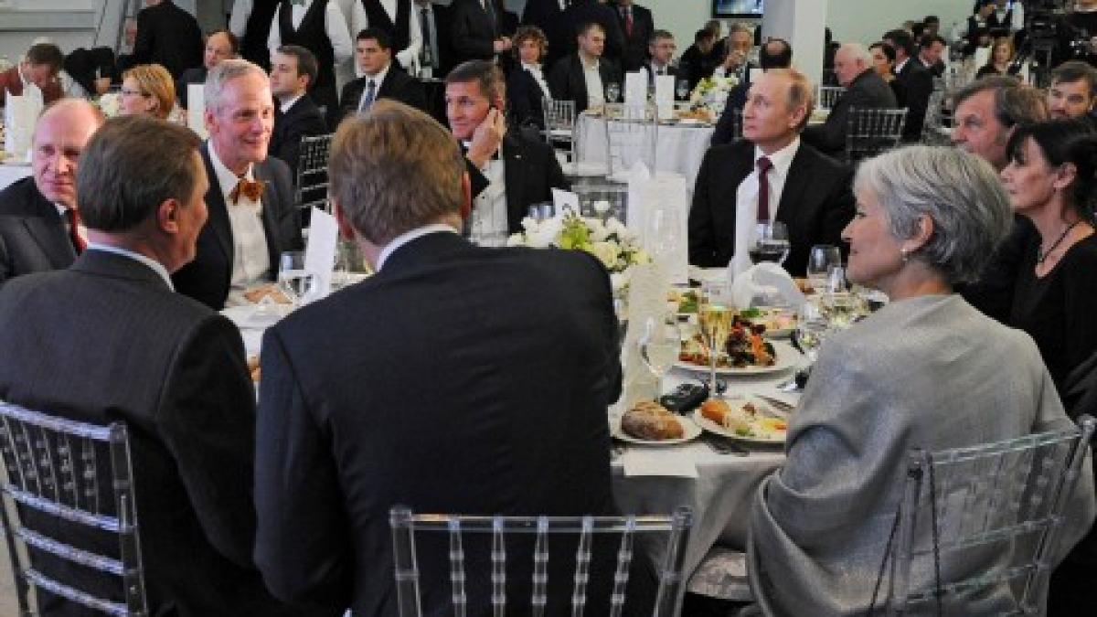 putin_flynn_32841200