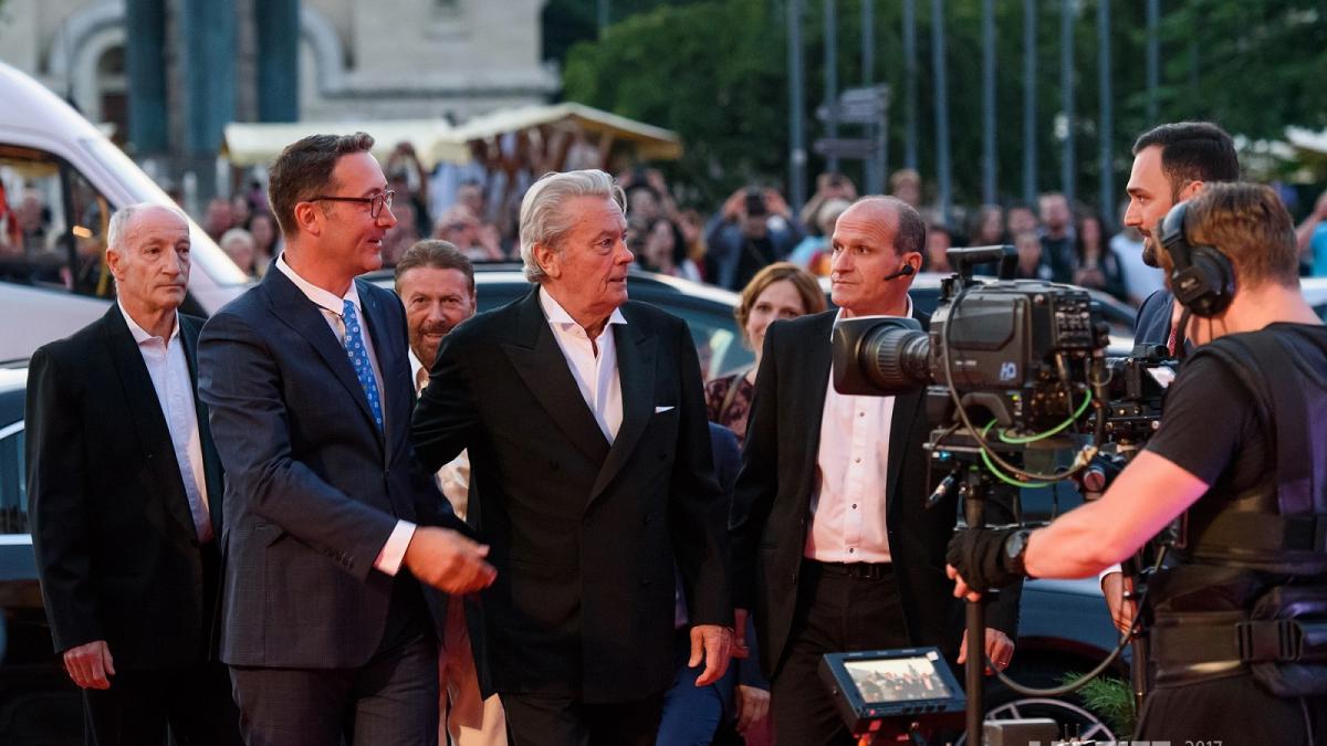 alain_delon_si_tudor_giurgiu_la___gala_inchidere___foto_nicu_cherciu_98472100