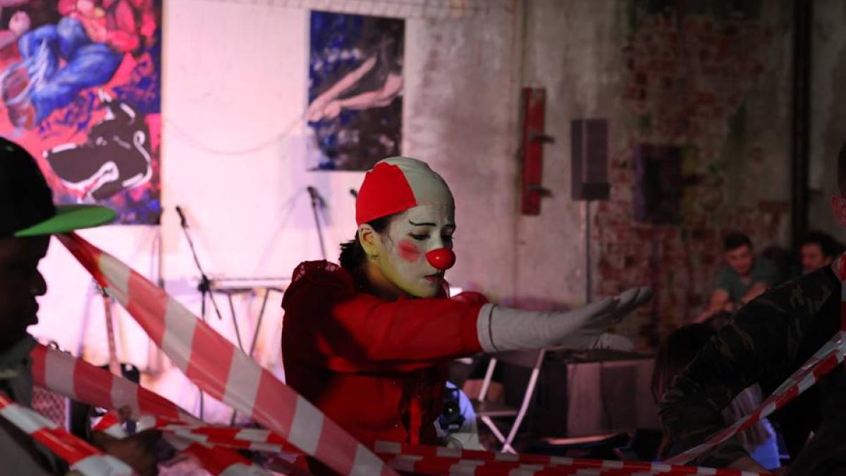 1_circ_identic_vs__identitate_11439600