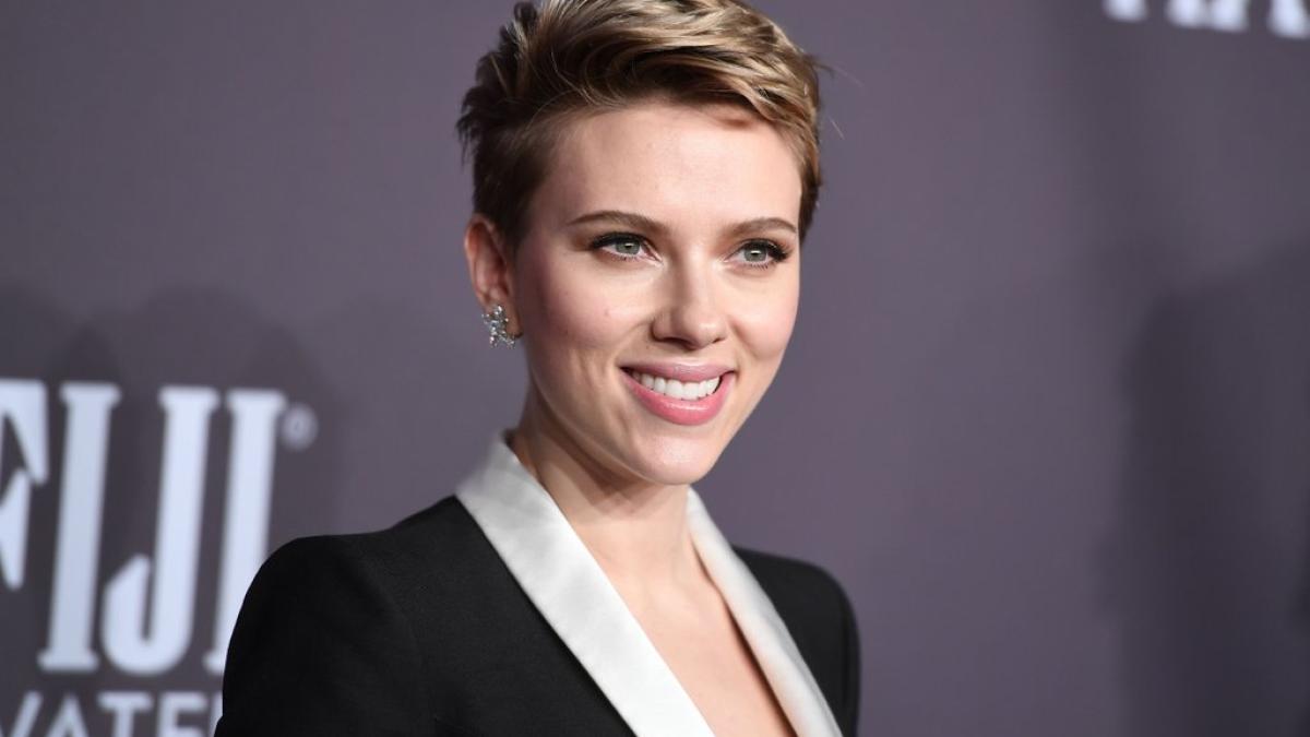 scarlett_johansson_amfar_new_york_gala_february_2017_00816400