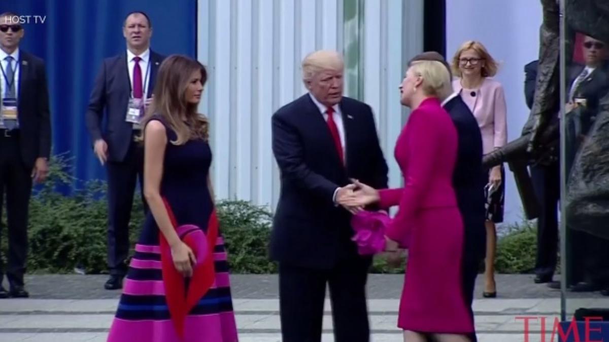 donald trump lasat cu mana intinsa la var ovia video