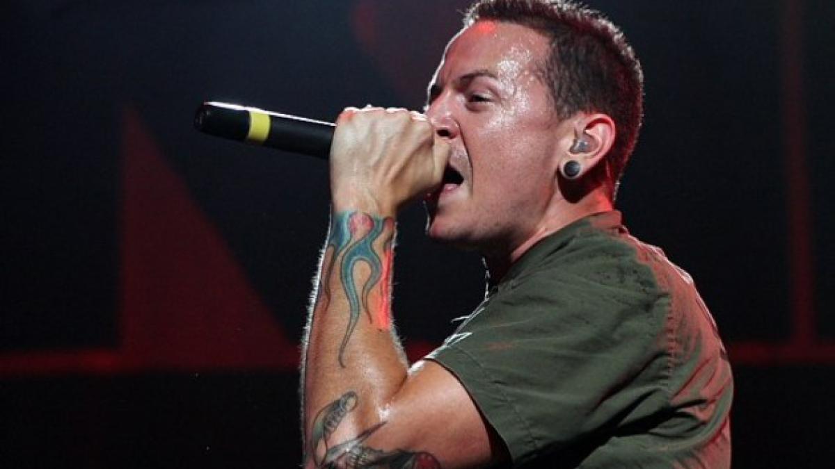chester_bennington_27930400