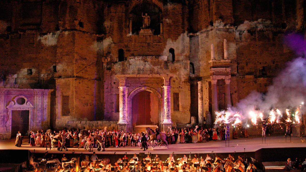 spectacol_fastuos_in_miticul_teatru____antic_84700700