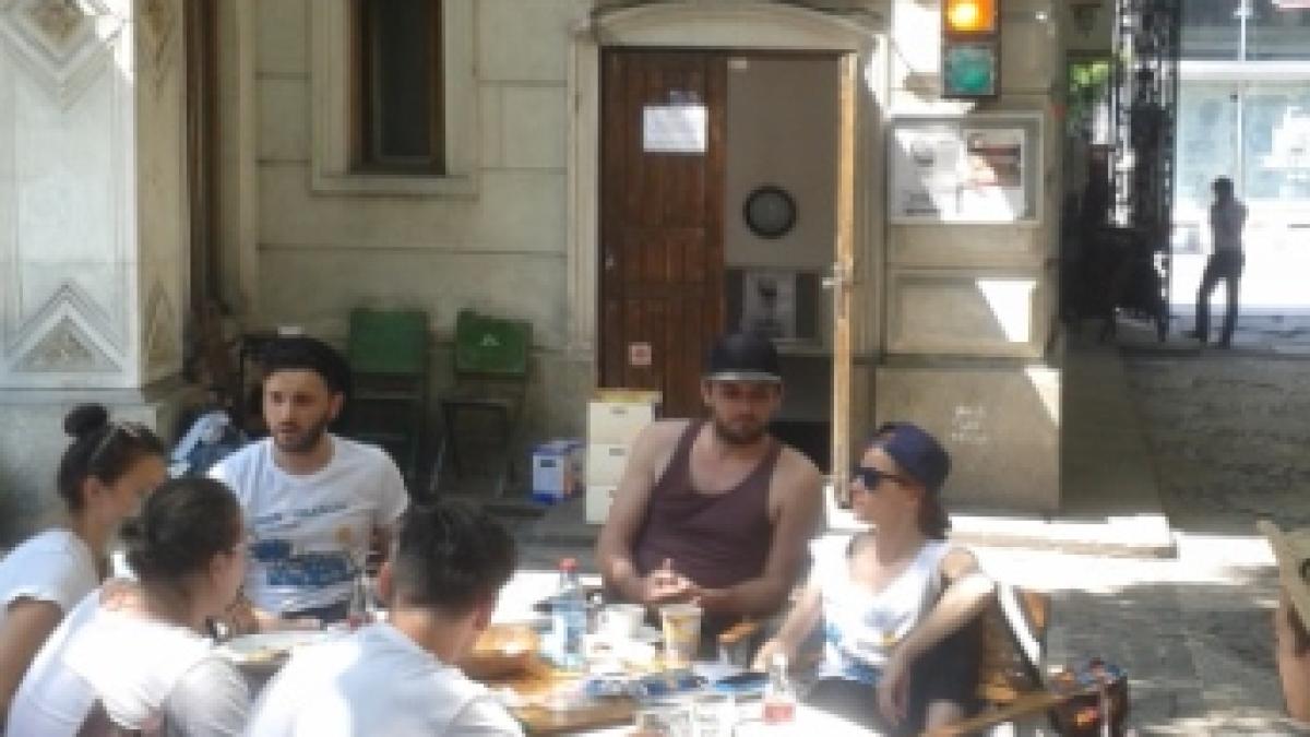 1_sedinta_de_dinainte_de_plecare__foto_voicu_radescu_48492000