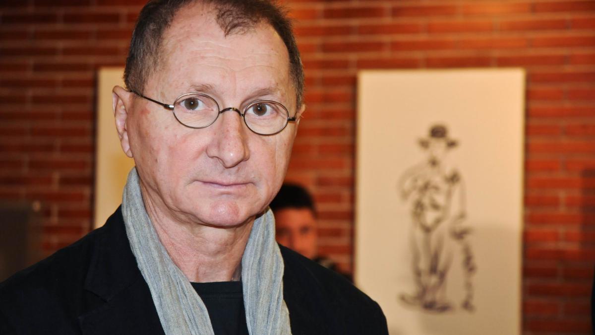 horatiu_malaele_in_expozitia_sa_de___caricaturi_de_la_teatrul_national_26687400