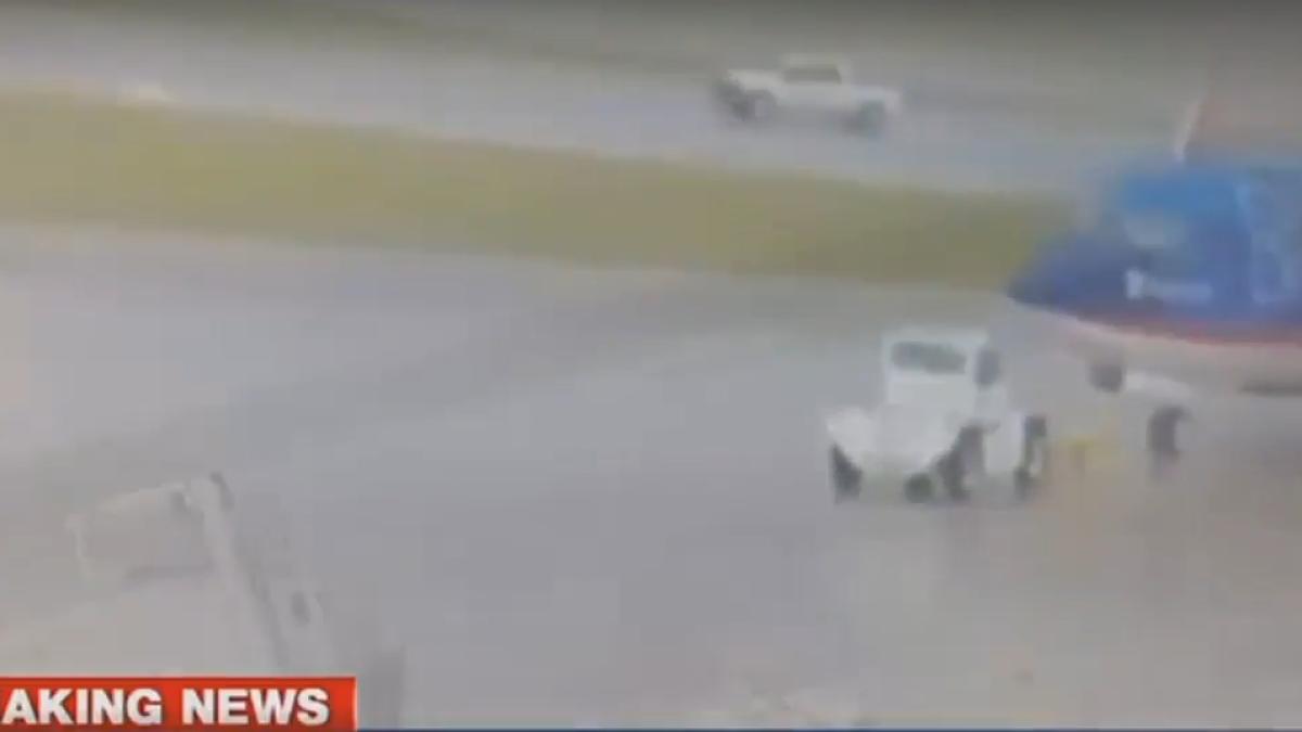 un trasnet a lovit un avion i i a provocat arsuri grave unei persoane video