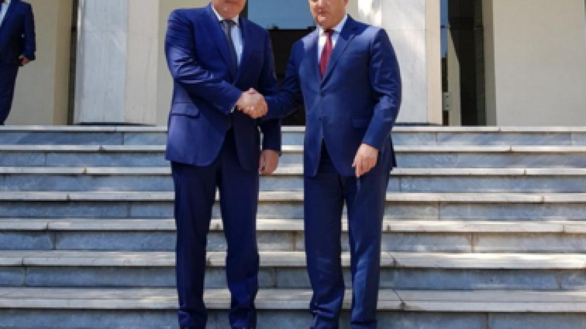 dodon_rogozin_38649400