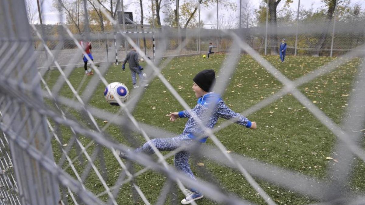 sport_copil_teren_curtea_scolii_72202900