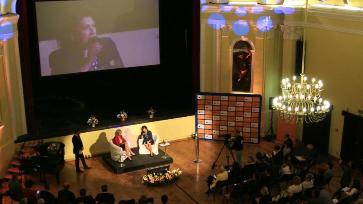 rovana_plumb_10528300