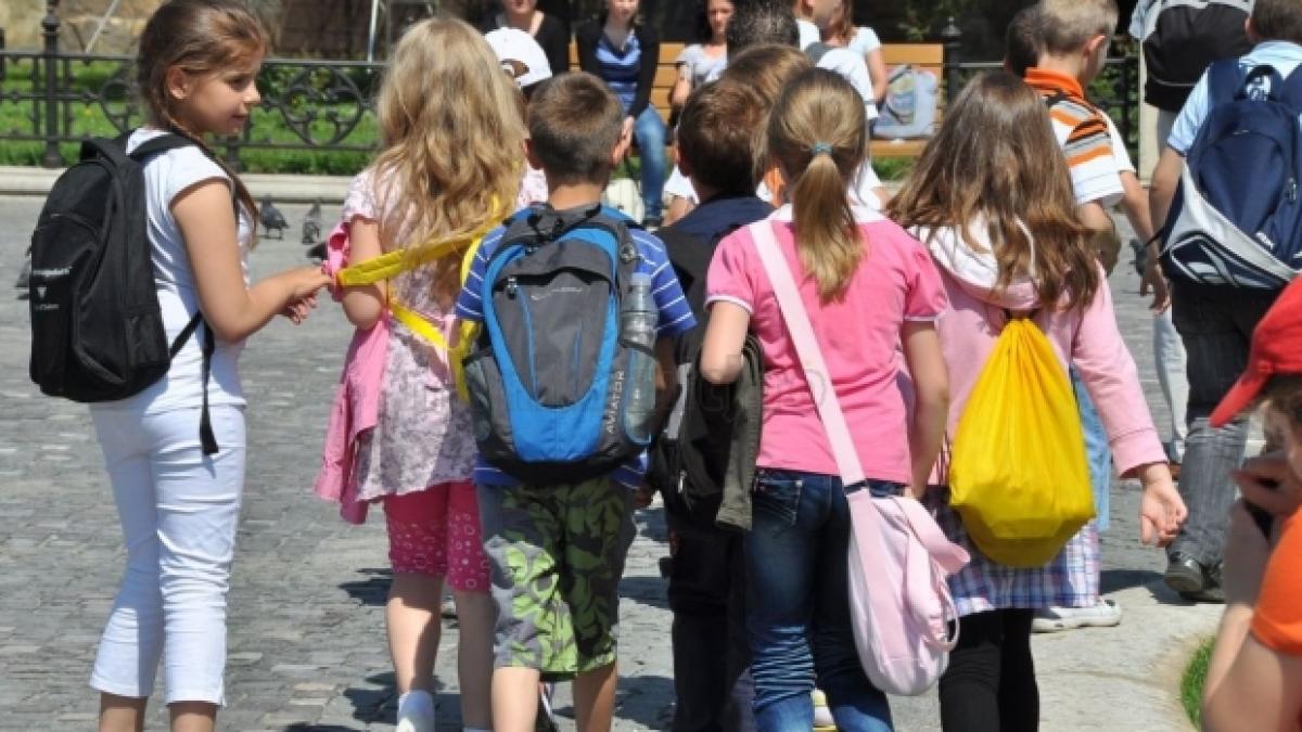 naveta_elevi_47460900