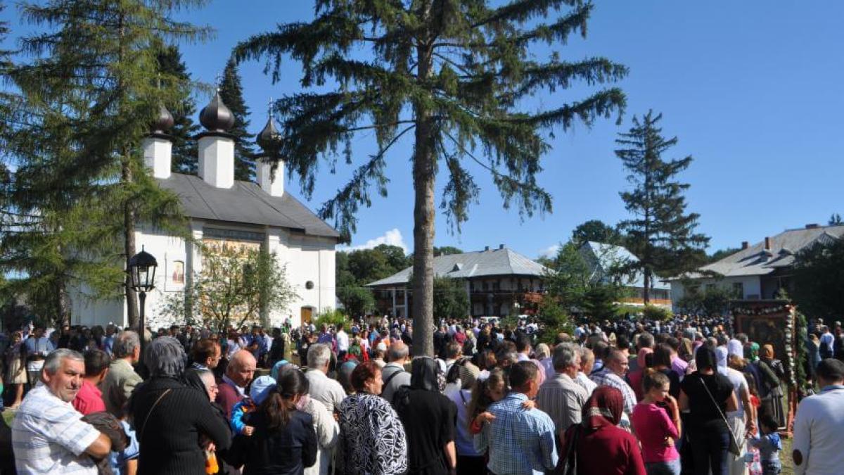 sfanta_maria_credinciosi_biserica_dcnews_40356200