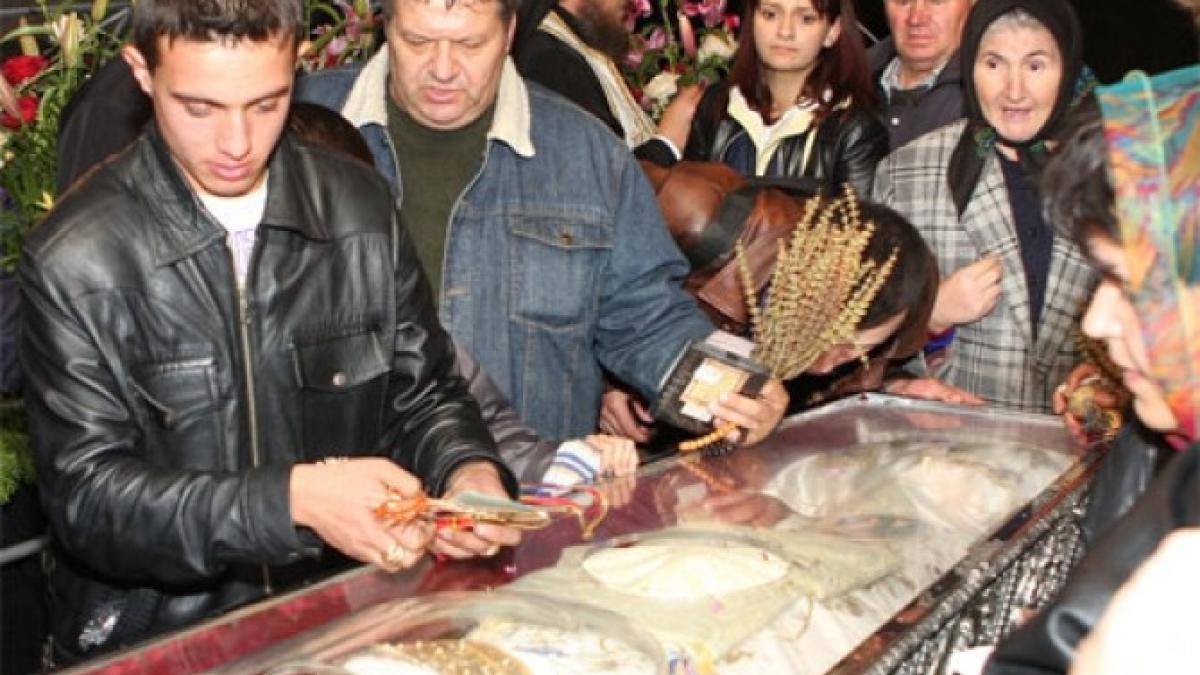 sfanta_parascheva01_44407900