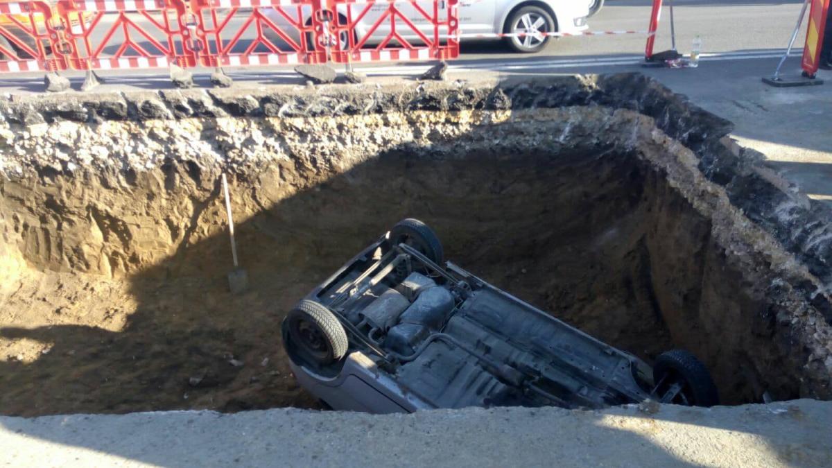 masina_cazuta_73669900