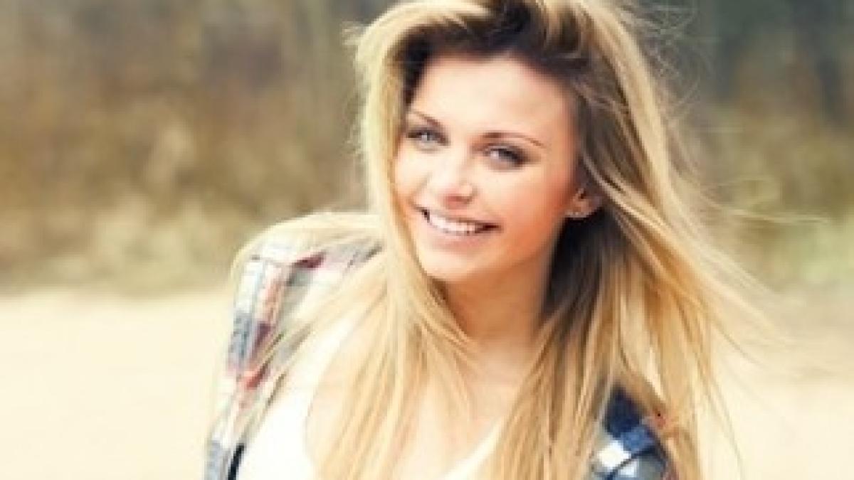 shutterstock_fata_zambet_590_532882001