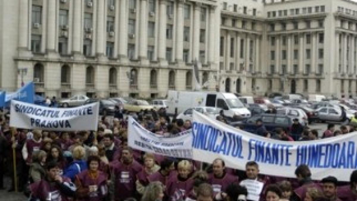 proteste-functionari