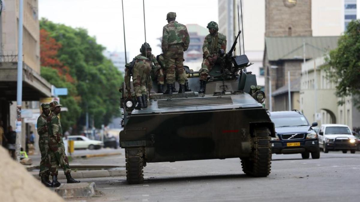 tanc_armata_arme_strada_africa_zimbabwe_militari_31837100
