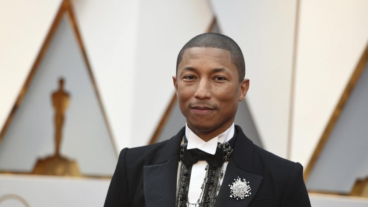 pharel_williams_care_a_cantat_the___empty_chair__dedicat_jurnalistului_american_ucis_de_isis_44416200