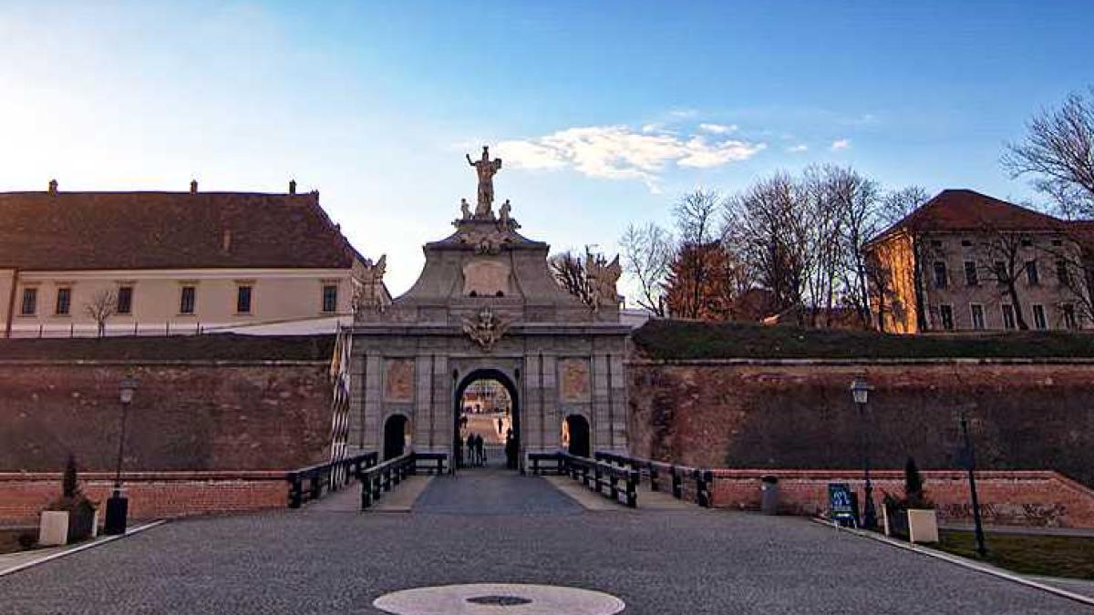 poarta_alba_iulia_primarie_67276600