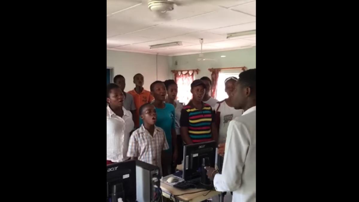 clipul zilei de 1 decembrie cine canta de tepta te romane