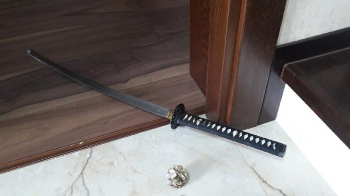 sabie_politist_taiat_32308400