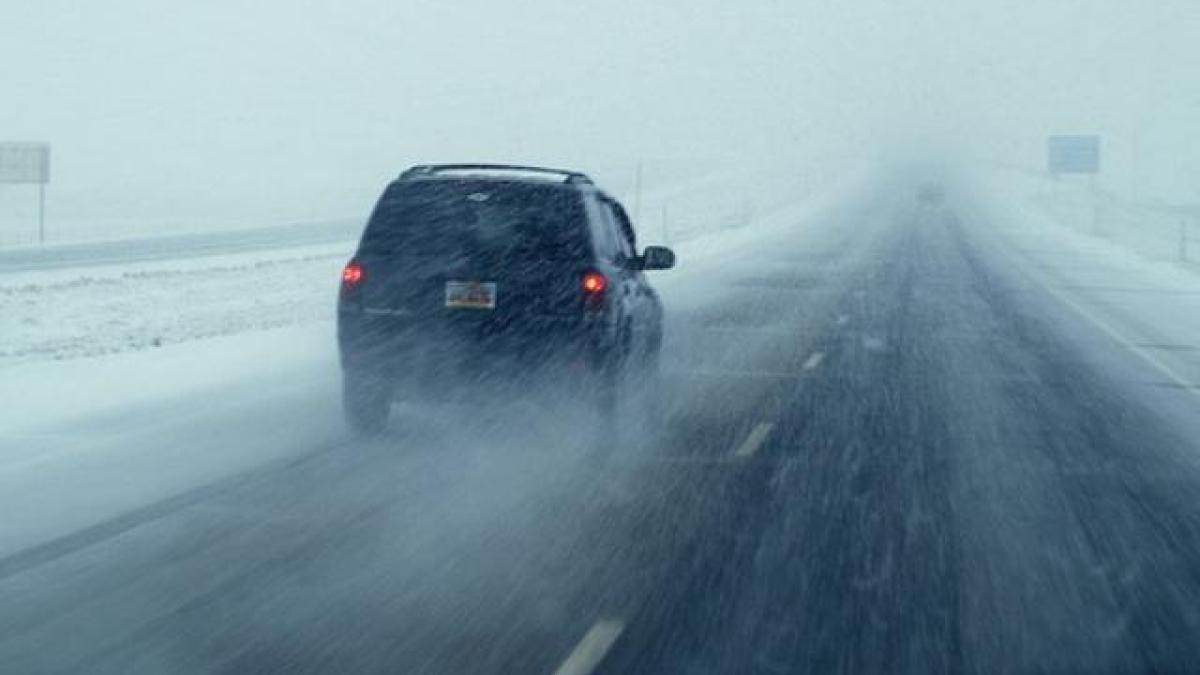 infotrafic_pe_autostrada_a2_vantul_bate_cu_putere_spulberand_zapada_de_pe_camp_pe_partea_carosabila_ce_drumuri_sunt_inchise_18499129_61266500