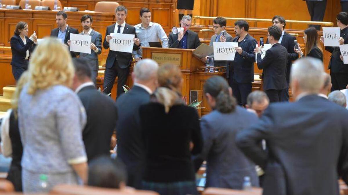 usr_protest_parlament_22304300