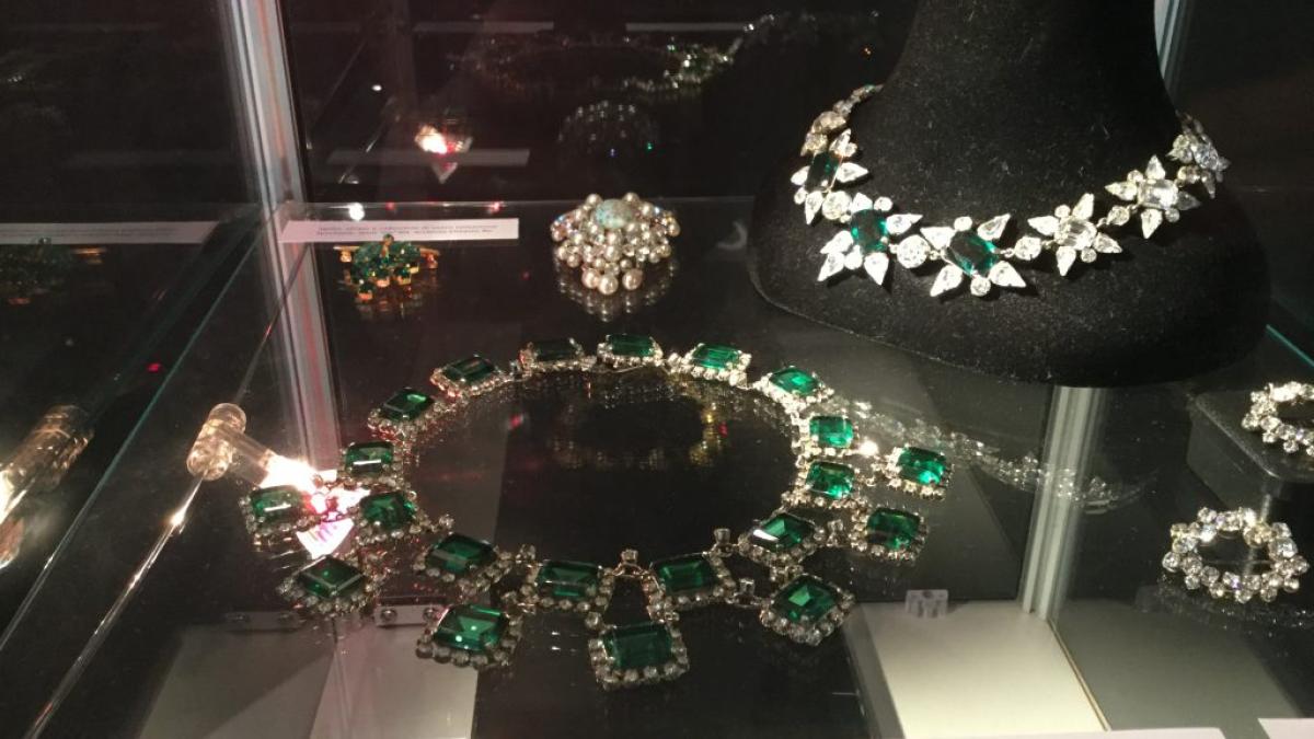 bijuterii_false__colier_copiat_dupa___cel_cumparat_de_richard_burton_pentru_elisabeth_taylor_62009400