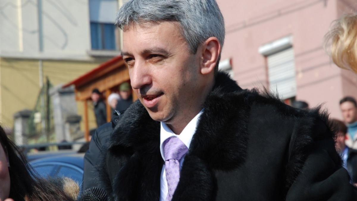 dan_diaconescu_castigat_licitatia_pentru_pachetul_majoritar_de_actiuni_la_oltchim1348237390_23813600