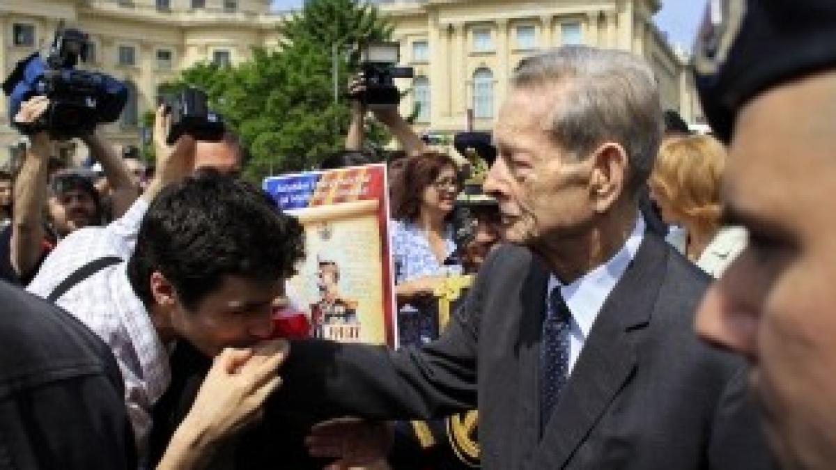 2012-05-10T095543Z_1773095002_GM1E85A1E3G01_RTRMADP_3_ROMANIA