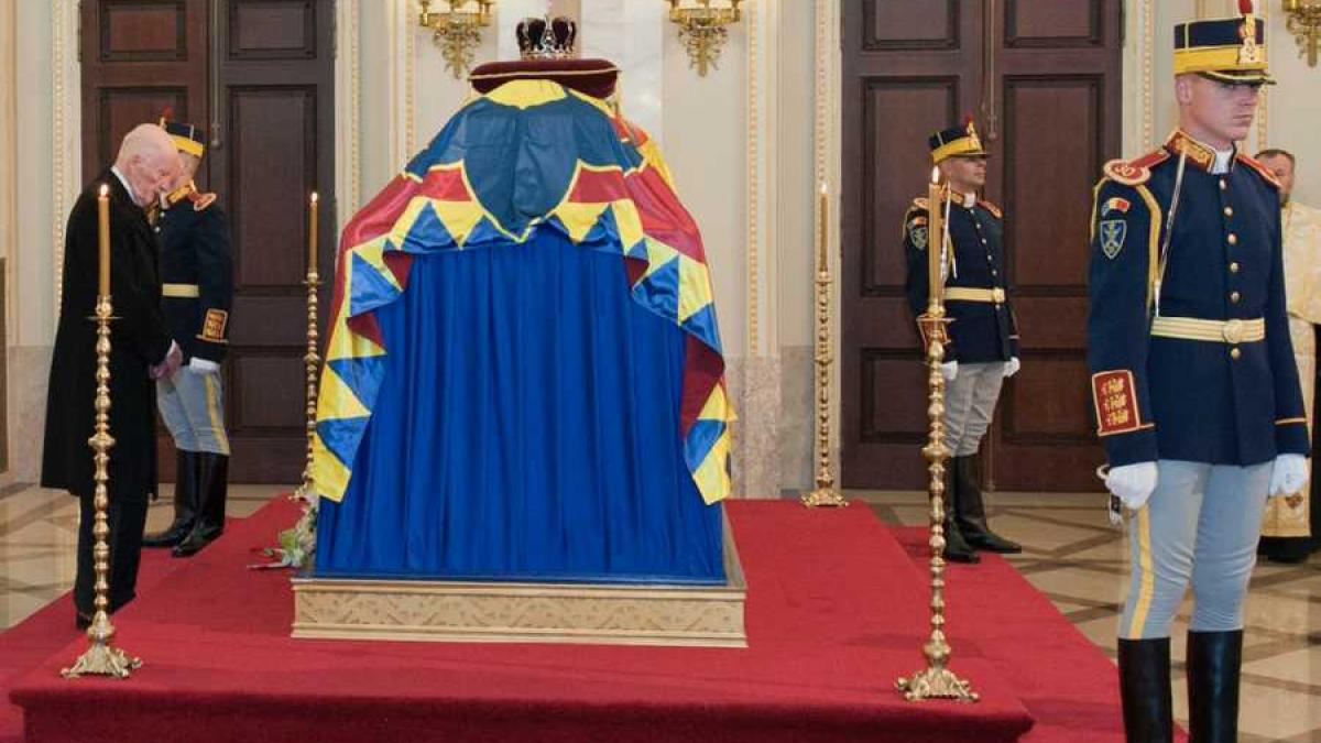 catrafalc_rege_sicriu_sala_tronului2_41648500