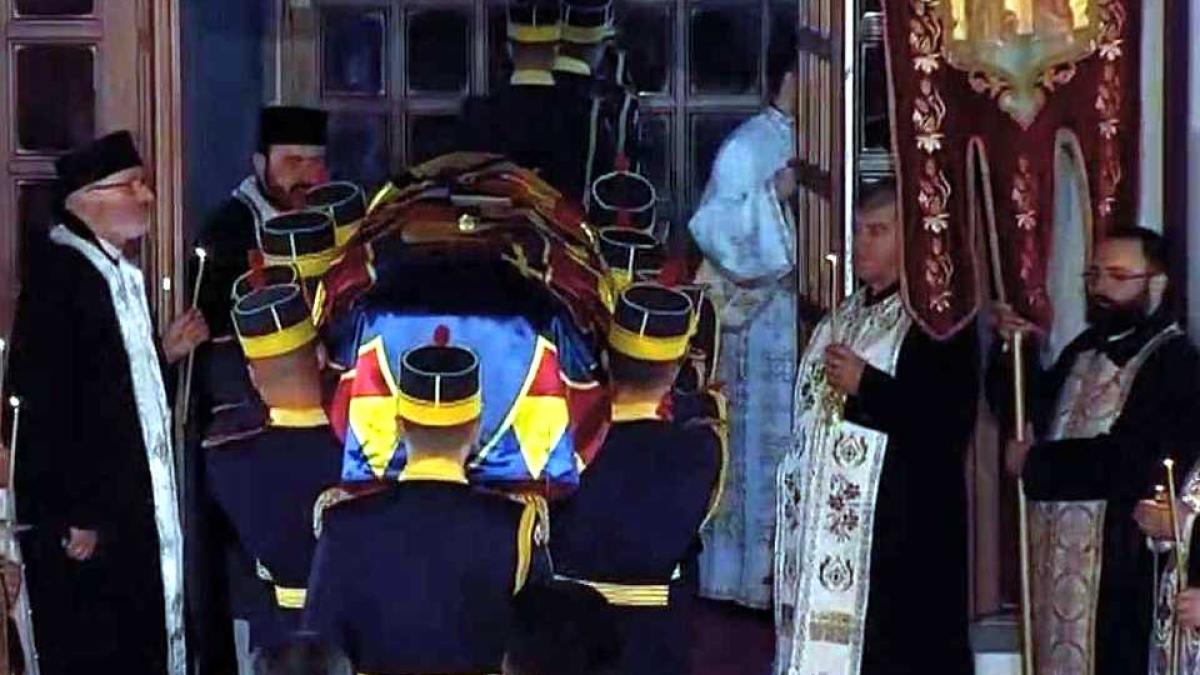 sicriu_intrare_catedrala_74334900