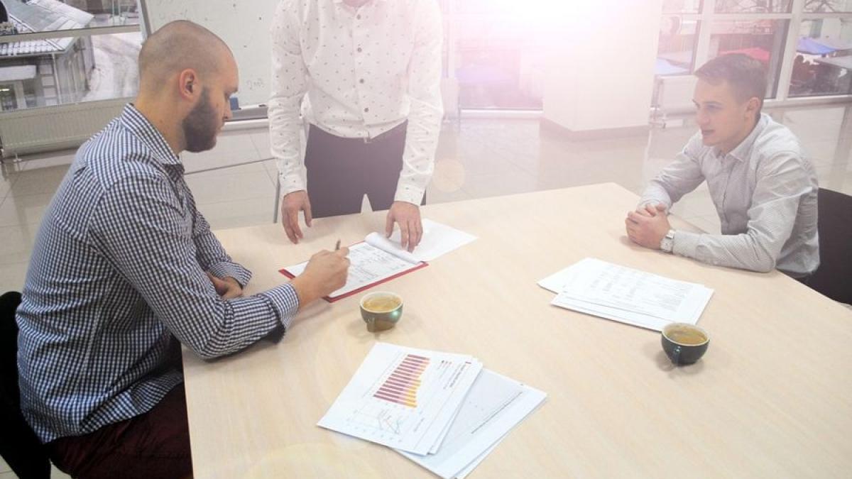 oameni_sindicat_birou_51115800